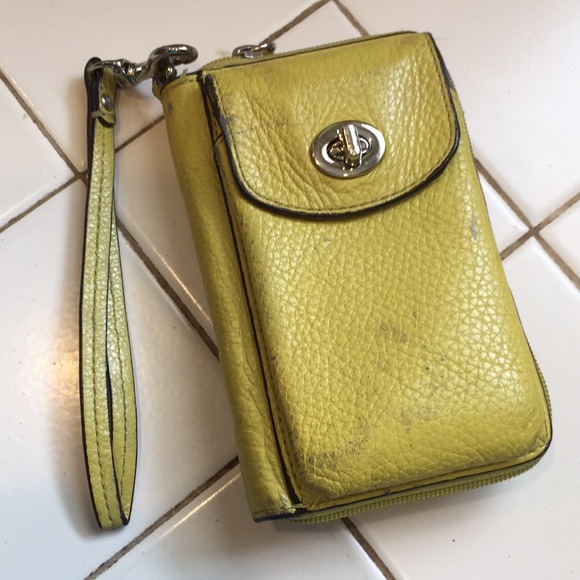 Coach wristlet in used condition - Picture 1 of 8